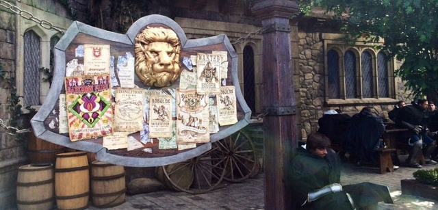 
Một bảng thông báo đậm phong cách Warcraft.
